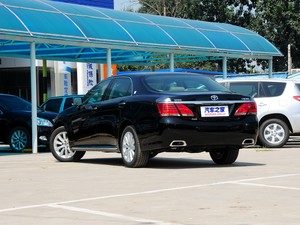 һ ʹ 2012 V6 2.5L Royal Saloon